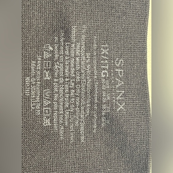 Spanx Cropped Look at Me Now Black Camo Leggings size 1X - Picture 9 of 14